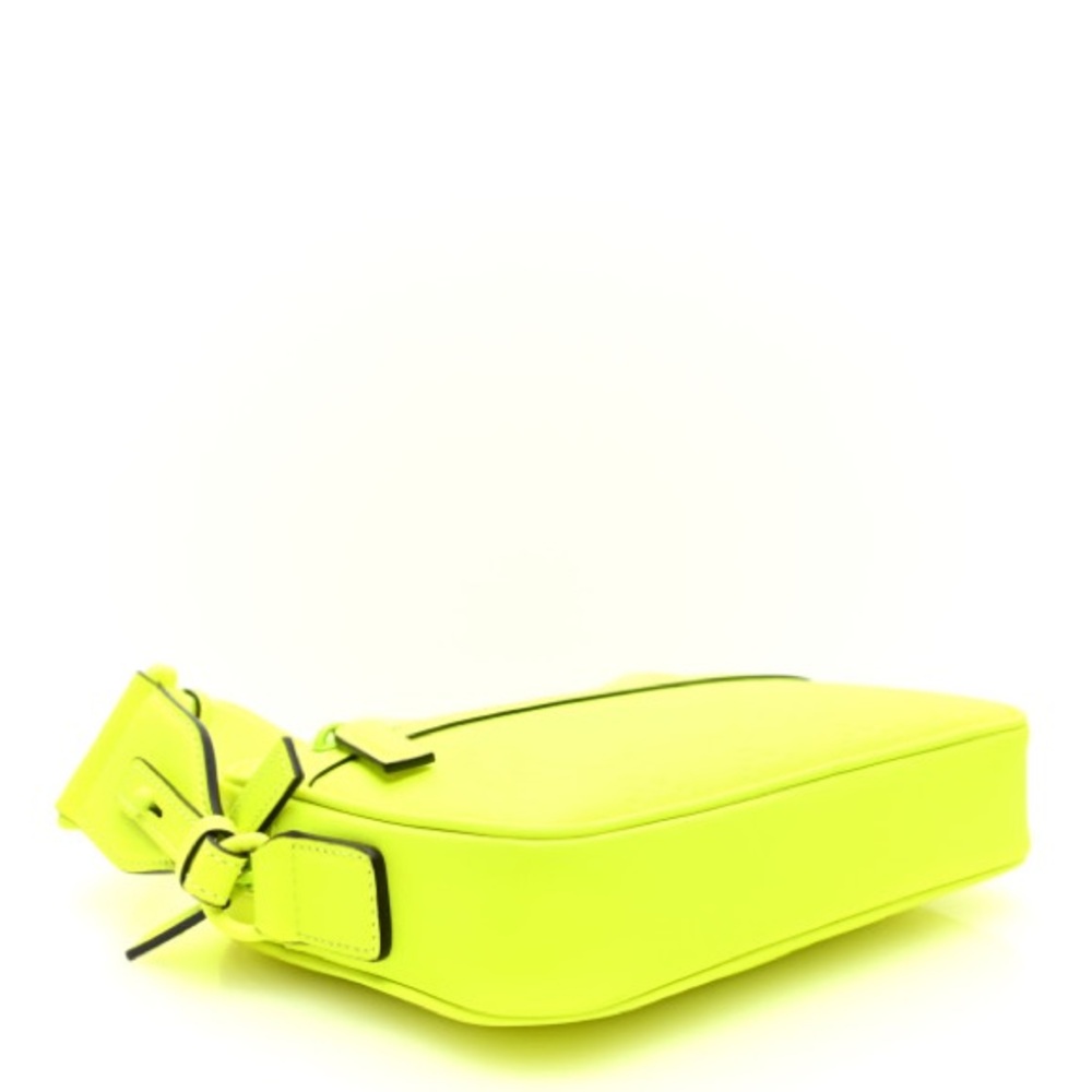 Gucci Yellow Crossbody Bag with Textured Monogram - Picture 5 of 16